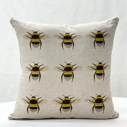 Country collection | Linen bees cushion